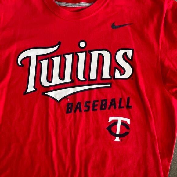Nike Men's size M, regular fit, Minnesota Twins, red T-shirt, short sleeve - Picture 2 of 4